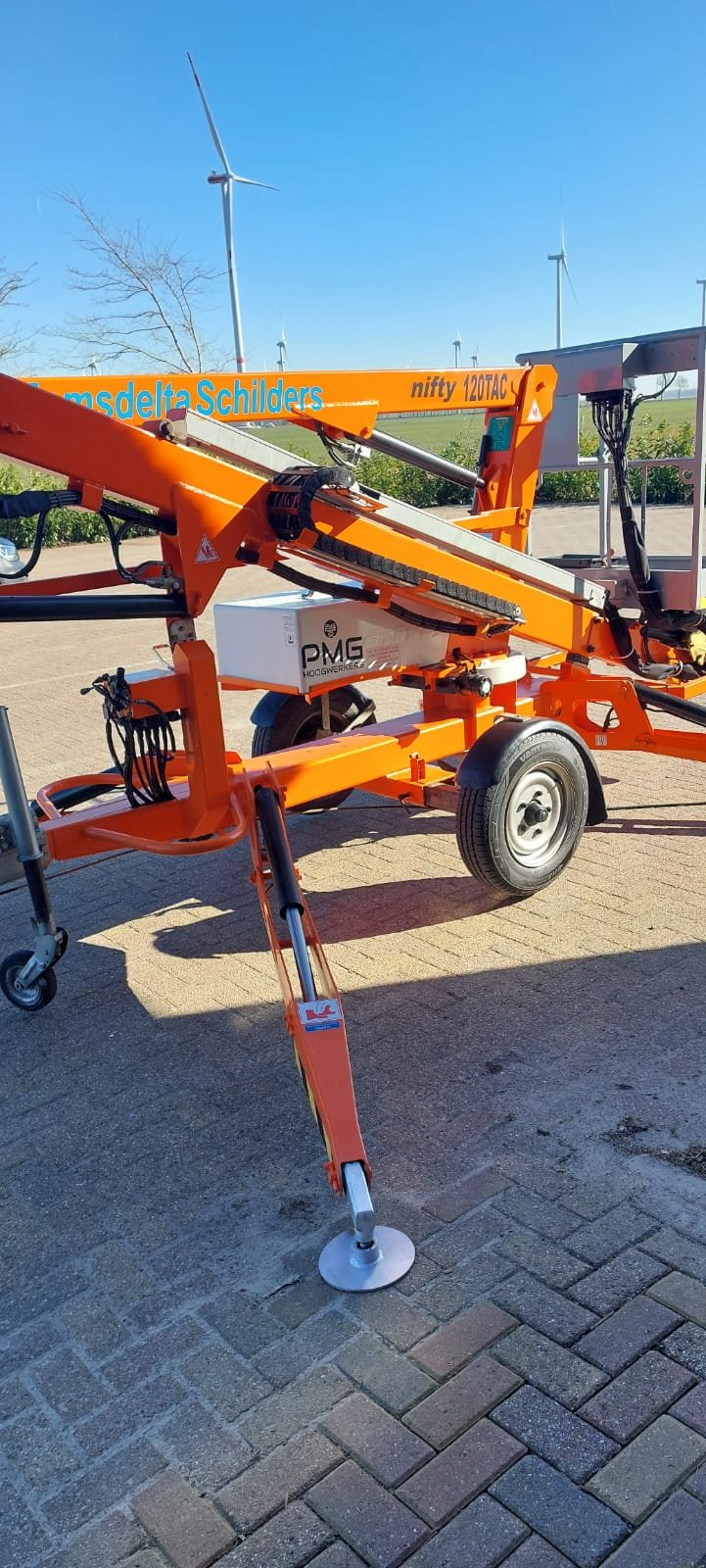 Hoogwerker in gebruik